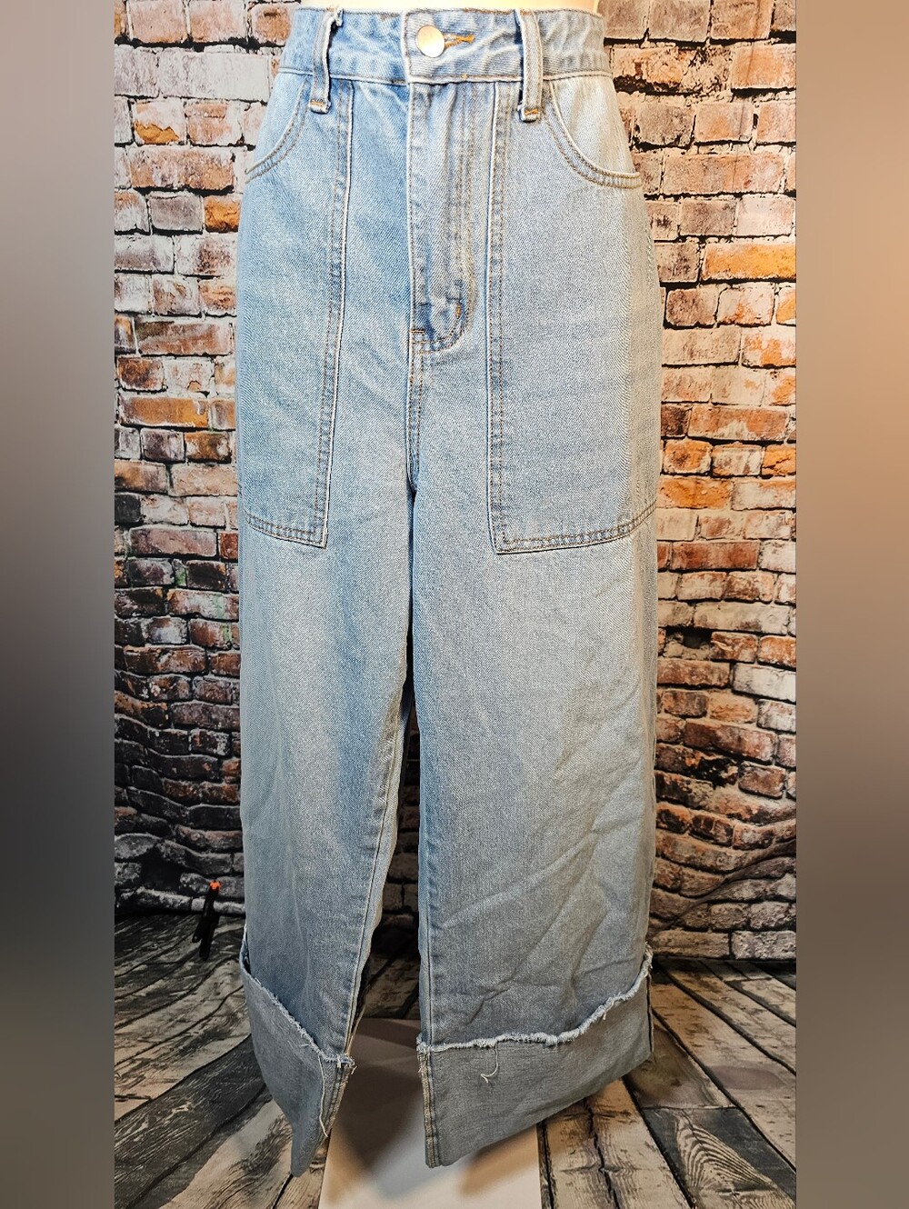 LE LIS High Rise Wide Leg Cargo Jeans Size Large Light Wash